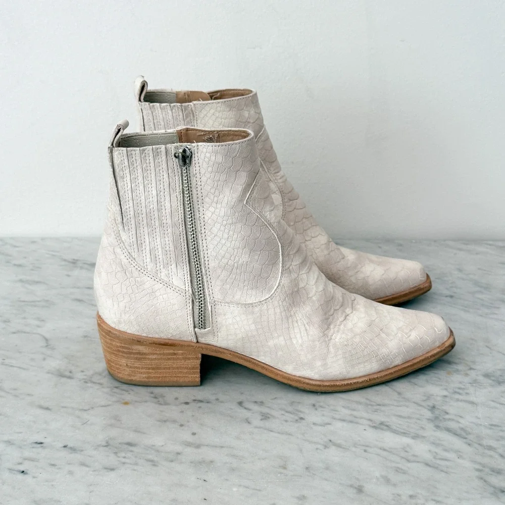 Donald Pliner Marisol Western Snakeskin Ankle Boot‎ 8M Cream Leather Pointed Toe